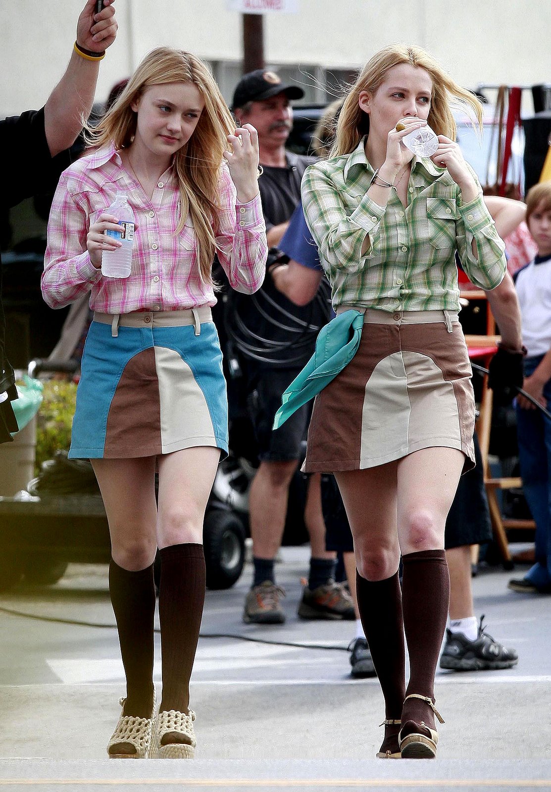 [DakotaTheRunawaysBTSJune2109019.jpgg]