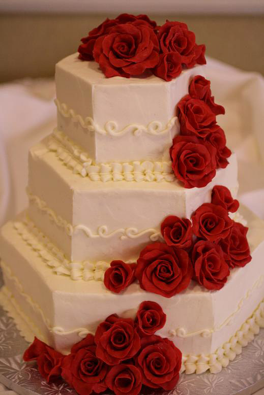 Here 39s one of the cakes from yesterdayChocolate roses and a ruffly border