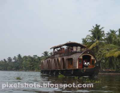 house boats,kerala-backwater-tourism,houseboats-kumarakom,kumarakom,house-boat-photo,vembanad-house-boats