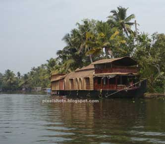 family houseboat tour, houseboats season in kumarakom, kumarakom tour season, backwaters of kerala, houseboats in vembanadu lake, kumarakom lake, kottayam rivers and lakes