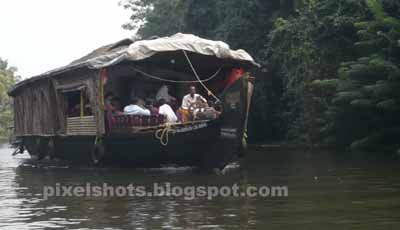 houseboats, luxury backwater cruises,kerala backwater boat trip infos and rates