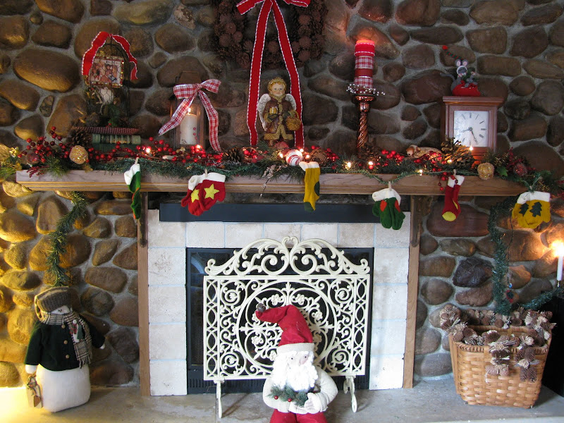 Applestone Cottage: My Christmas Mantle!