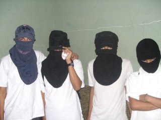 Integrantes+encapuchados.JPG