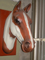 Cabeza de caballo en fibra de vidrio (tamaño natural)