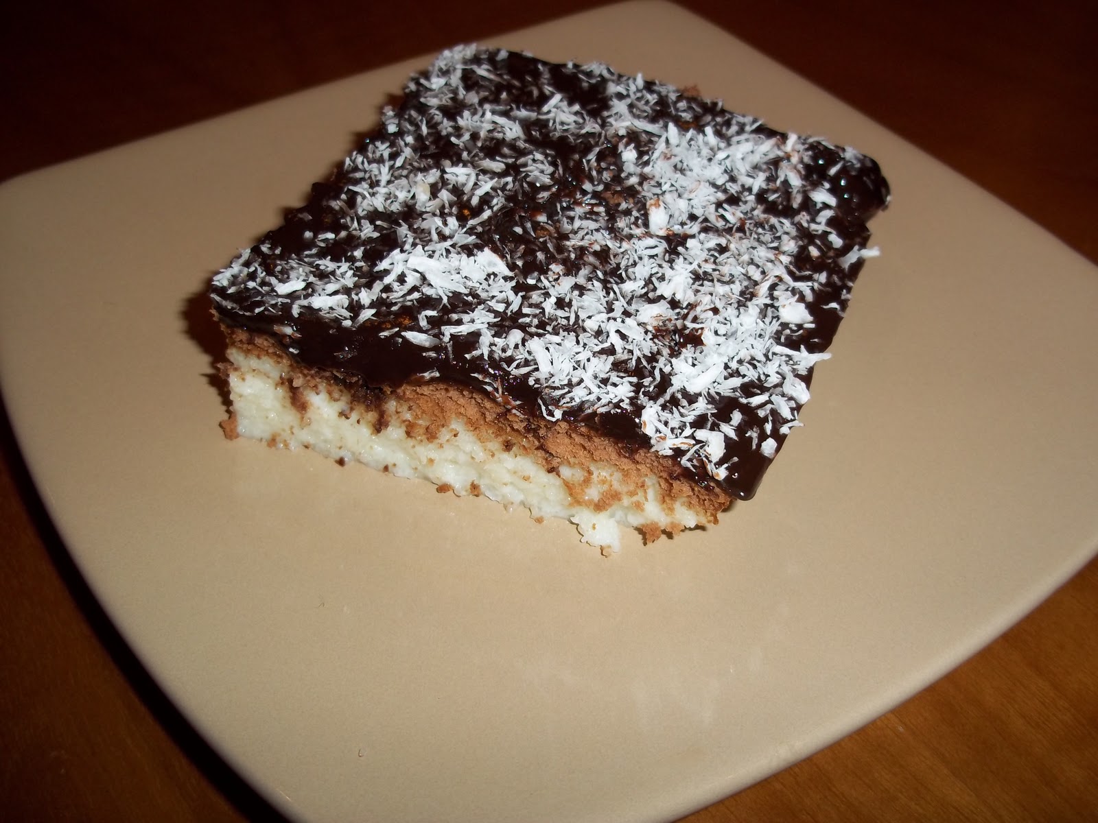 Lezzet Saati ÇİKOLATA SOSLU BİSKÜVİLİ İRMİK TATLISI