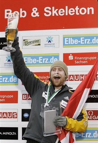 [Godl+Medalist+Jon+Montgomery+With+Beer.jpg]