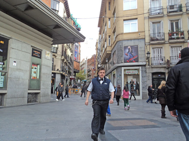 Rompelanzas. La calle más estrecha de Madrid.