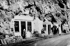 Casas Cuevas en el litoral Canario.Años 40