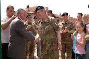 Il Comandante della "Pinerolo" con le Autorità in  Kosovo