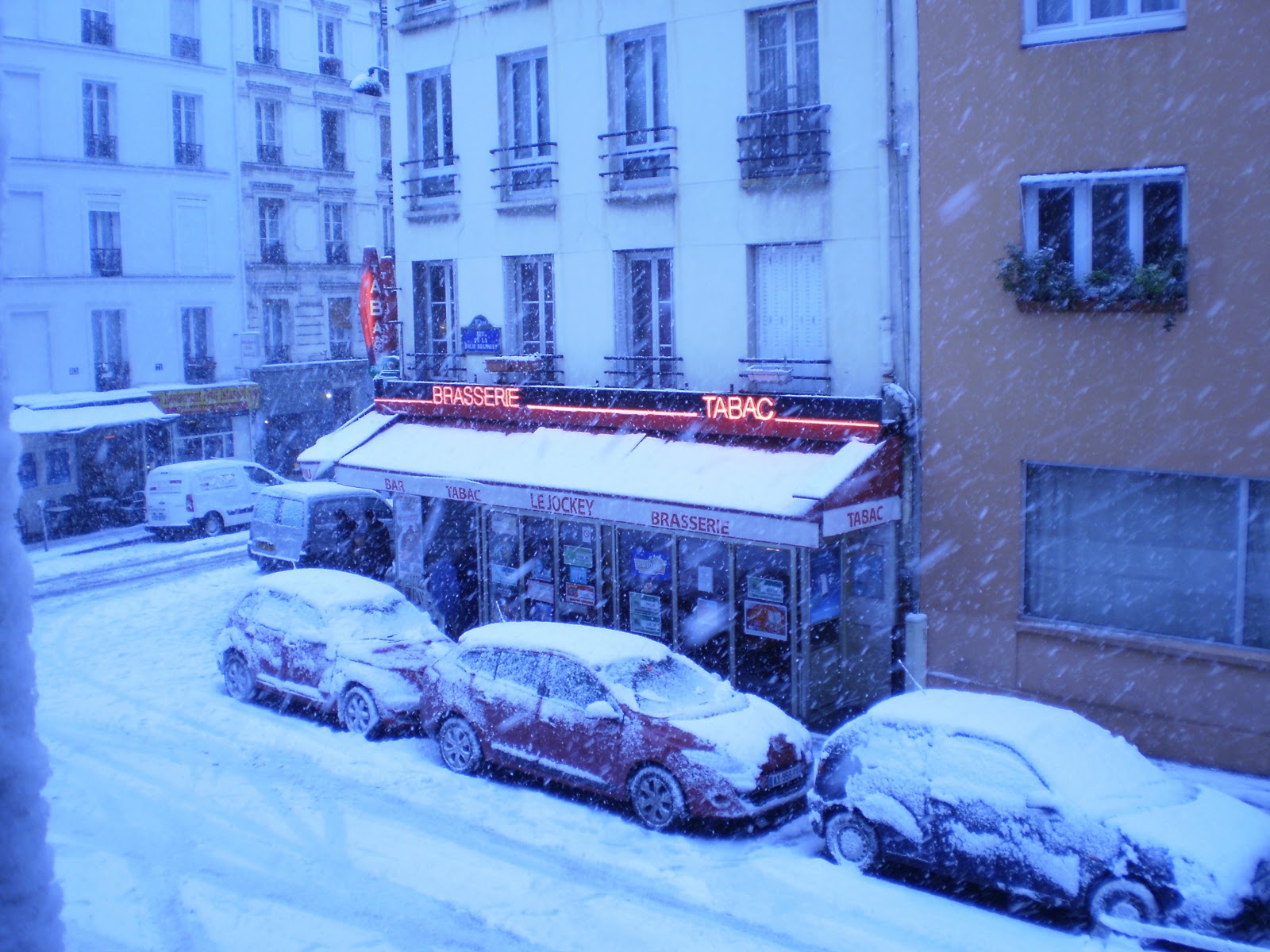 NOSSO OLHAR Paris sob a neve/ La neige `a Paris/ Snowy Paris