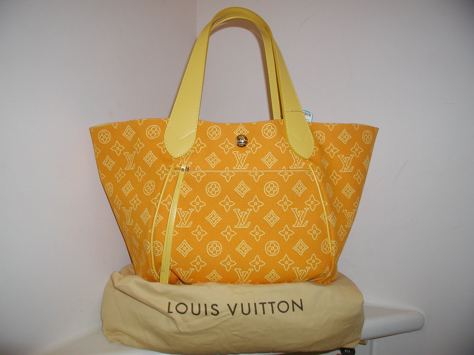 Uptown Consignment: Brand new LV Bag