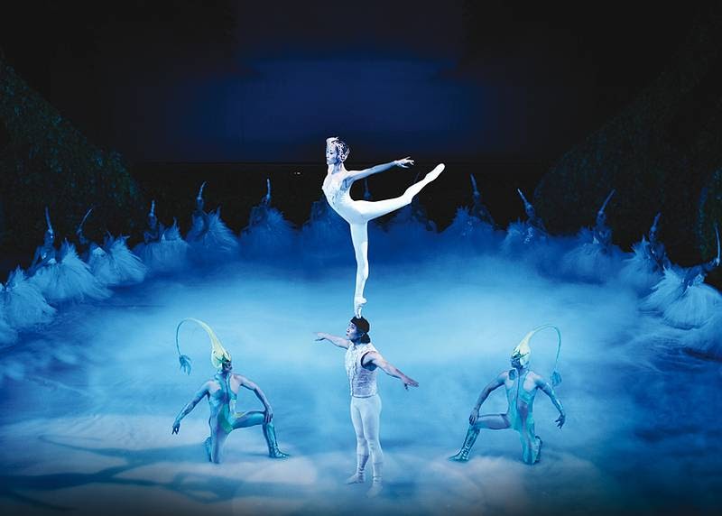 Лебединое озеро кремлевский дворец. Китайский балет в москве 2024 лебединое озеро. Балет лебединое озеро. Озеро цирк. Лебединое озеро балет красноярск.