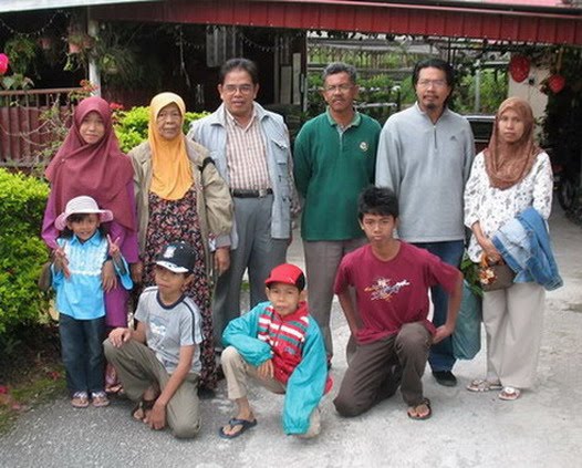 BERSAMA SEBAHAGIAN ANAK-ANAK & CUCU-CUCU