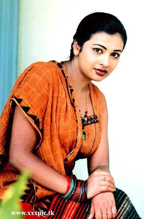 [Kanchana_Mendisz_7.gif]