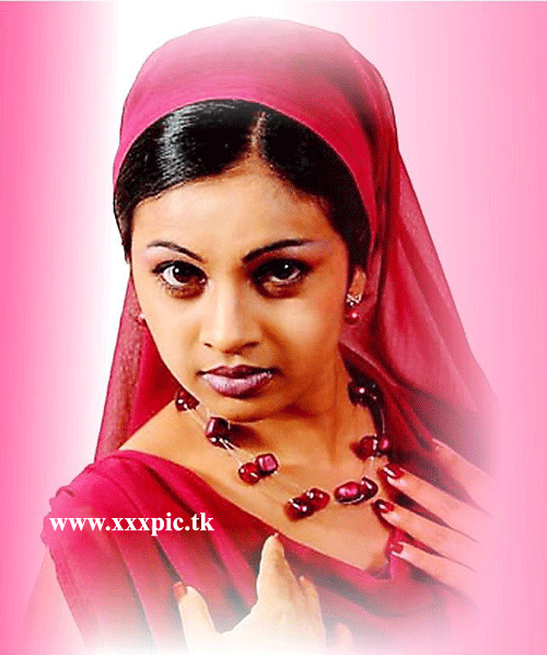 [Kanchana_Mendisz_11.gif]