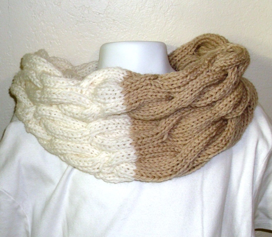 Cabled cowl Free Knitting Pattern