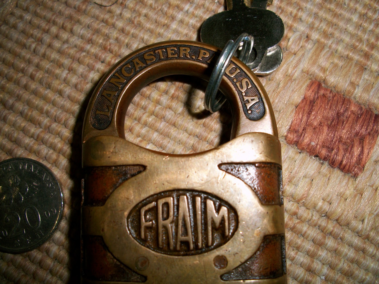 collectible items: Vintage Brass Fraim Padlock