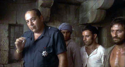 Rifki (Paolo Bonacelli) and prisoners