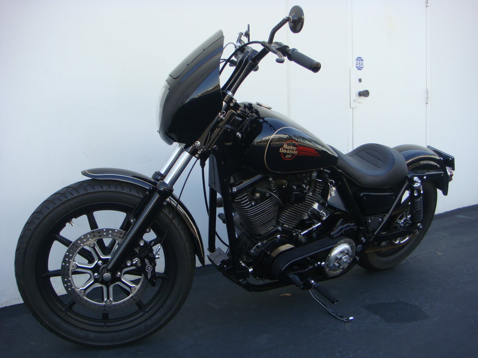 MOTOMO: Top Shelf Customs '90 FXR Rebuild
