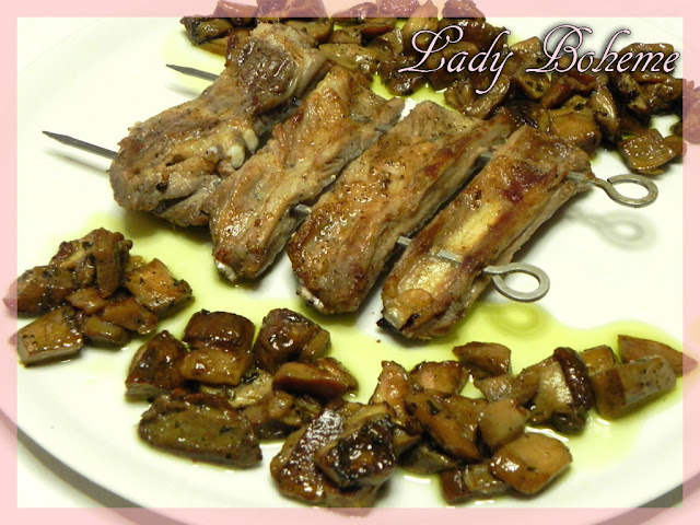 hiperica di lady boheme blog di cucina, ricette facili e veloci. Ricetta rosticciana di maiale alla griglia con funghi porcini