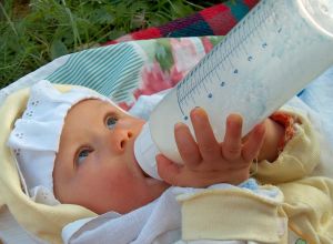 [868023_newborn_drinking_milk.jpg]