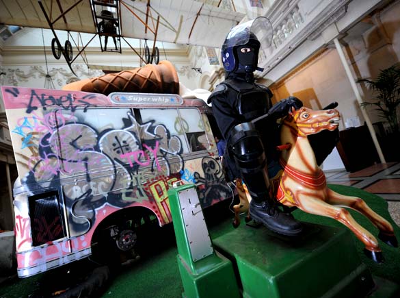 [banksy_horse_572684a.jpg]
