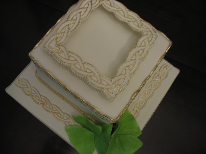 Decorate The Cake Floating Collar