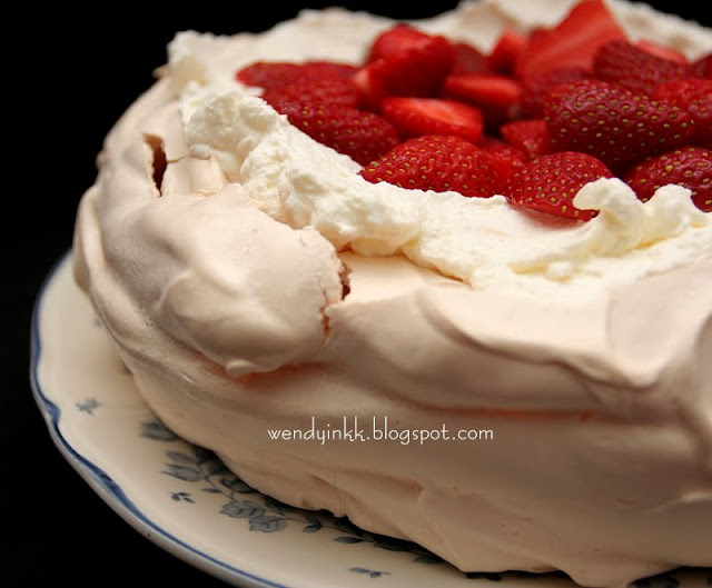 Strawberry Pavlova Cake Strawberry Pavlova Cake