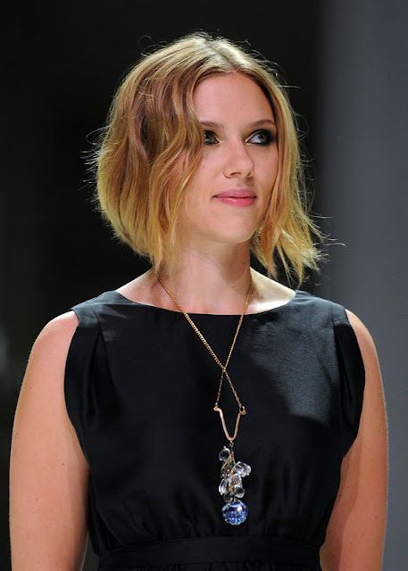 THE HAIR STYLE ON 2012: Hollywood actress Scarlett Johnson Pictures ...