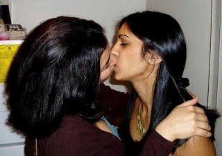 kissing lesbians Hot college