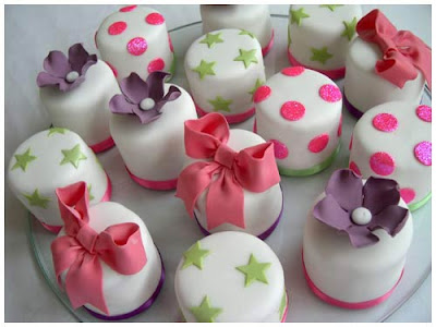 19 Adorable MiniWedding Cakes