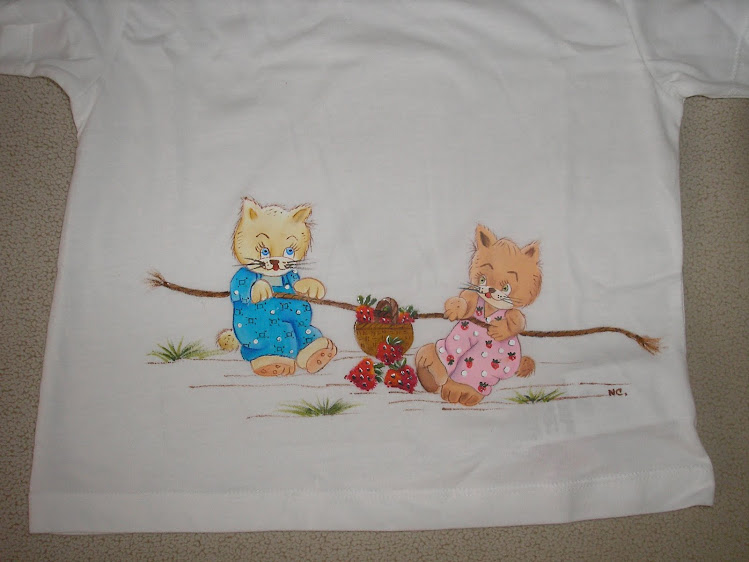 T-shirt com gatos brincalhões