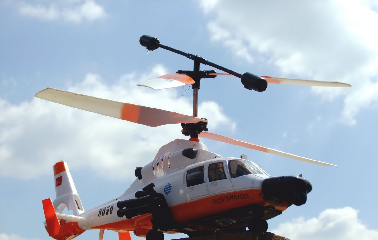 Gadgets Review 9059 RC HELICOPTER