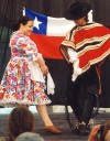traje chileno y la bandera de chile