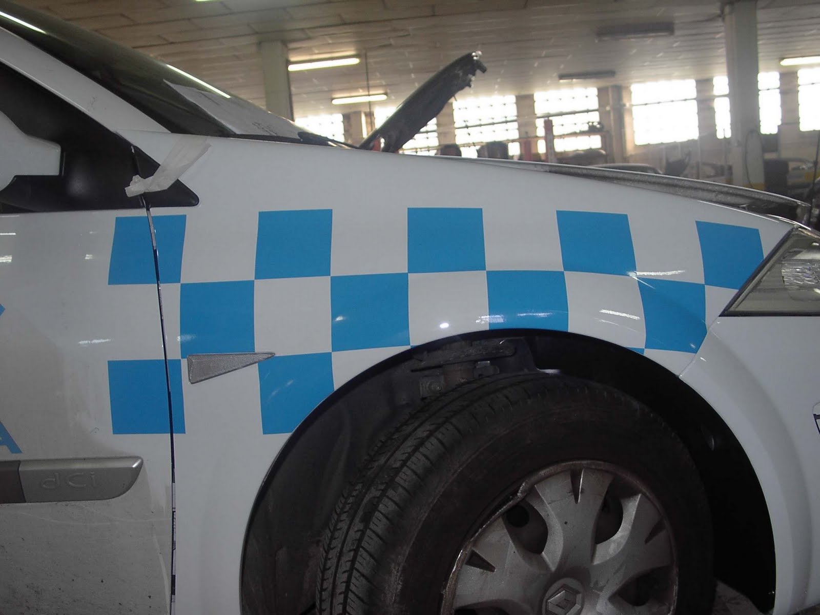 estrada gráfica s.l. aleta de coche rotulada