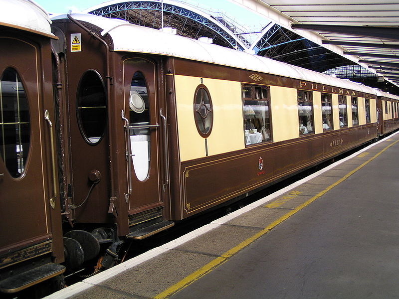 [800px-Pullman_284_%27Vera%27_at_London_Victoria.jpg]