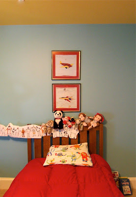 Boys sharing bedroom Benjamin Moore 752 How Blue am I? Benjamin Moore 2021-40 Yellow Highlighter on the ceiling