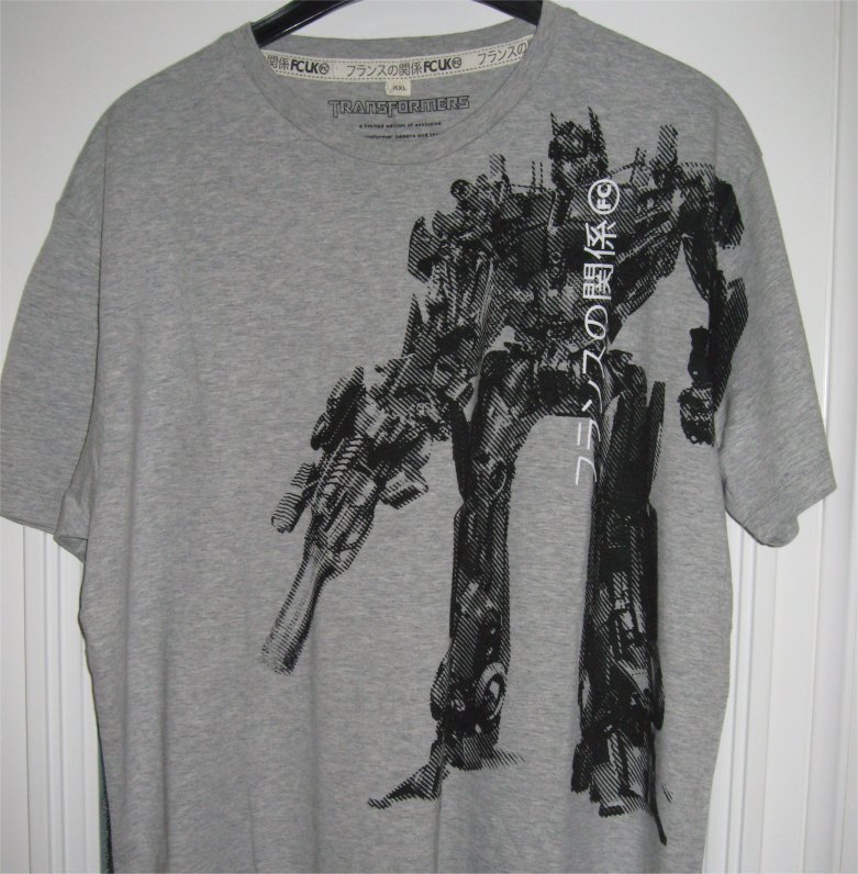 [gun+on+T-shirt.jpg]