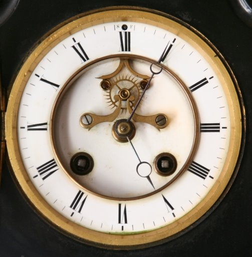 [Roman+numeral+IIII+on+clockface.JPG]