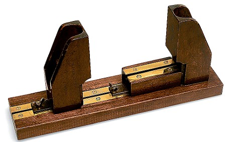 [finger+stretcher.jpg]