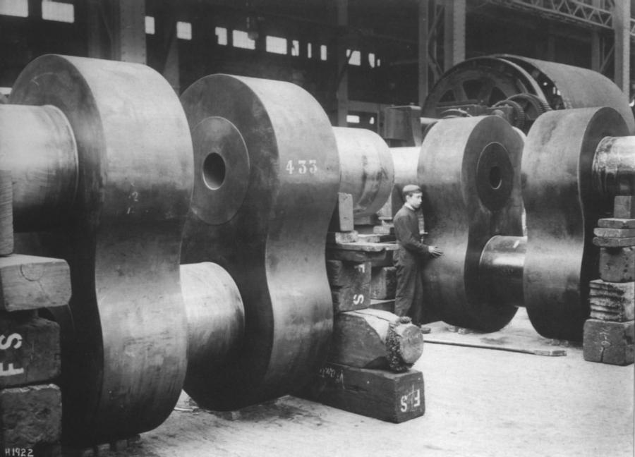 [Titanic+crank+shaft.jpg]