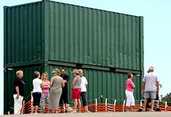 [shipping+containers.jpg]