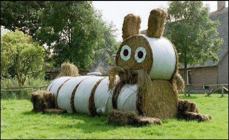 [Hay+bale+sculpture.jpg]