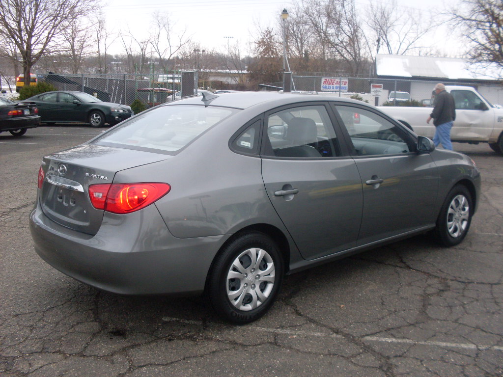 luisrideauto 2010 Hyundai Elantra GLS, 4 door sedan 2.0 Liter 14K Miles!!!