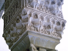 Capitel con mocárabes, en La Alhambra