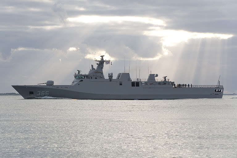 KRI Hasanuddin INDONESIA DAN DUNIA