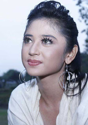 GOSIP ARTIS GRESS: Foto Syur, Dewi Persik di laporkan polisi