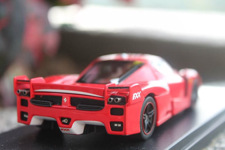 Carrera FERRARI FXX K Evo n°93 - Circuits de Legende