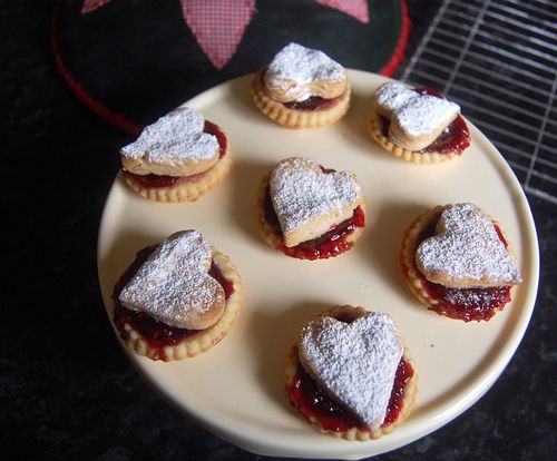 [jam+tarts+with+white+hearts.jpg]