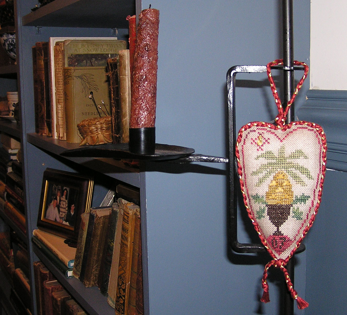 Plain & Fancy Merchant DECORATING WITH NEEDLEWORK